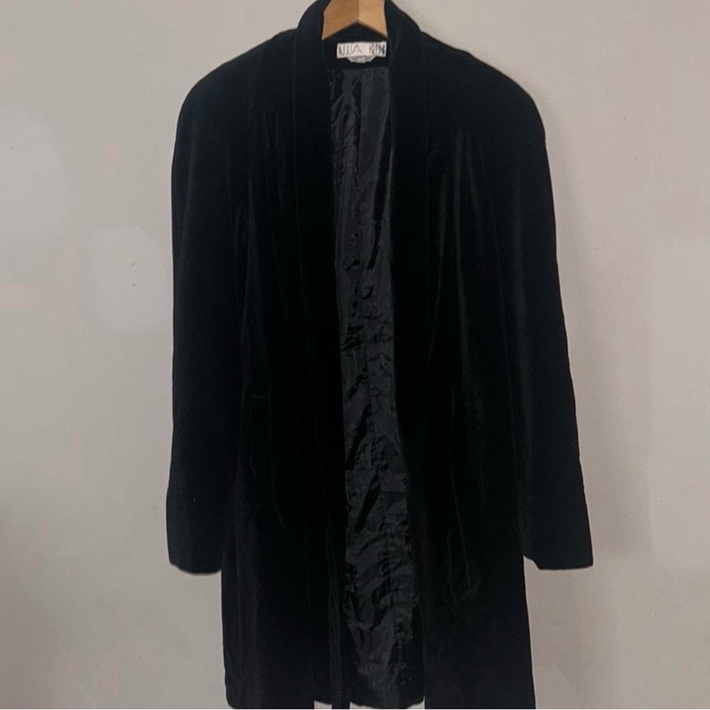Elegant Black Velvet Women's Coat